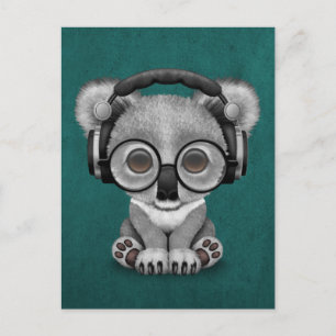 可愛いベビーKoala Bear Djブルーのヘッドフォンを着て ポストカード