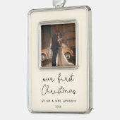 可愛いベージュ私たちの初めてのクリスマス写真 シルバープレートフレームオーナメント (左)