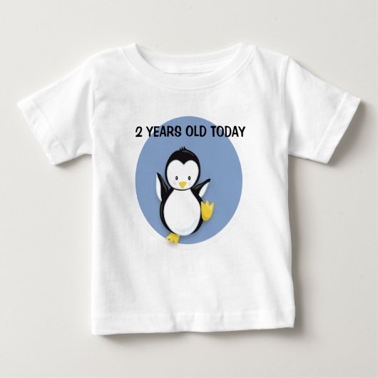 可愛いペンギンオンブルーパーソナライズされた誕生日シャツ ベビーTシャツ (正面)