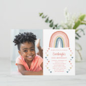 可愛いボホウォーターカラーレインボーフォト誕生日サンゴ 招待状 (スタンド正面)