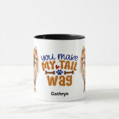 可愛いポメラニア犬犬が私の尻尾を鳴らす マグカップ (中央)