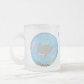 可愛いマンタレイとバブル漫画イラストレーション フロストグラスマグカップ (左)