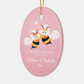 可愛いミスター・アンド・ミセス・ハニー・ビー初めてのクリスマス セラミックオーナメント (左)