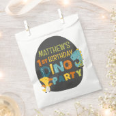 可愛いモダンディノ恐竜キッズバースデーパーティー フェイバーバッグ (クリップ留めされた状態)