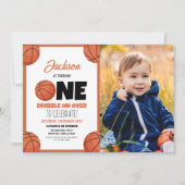 可愛いモダンバスケットボールスポーツ写真第1誕生日 招待状 (正面)