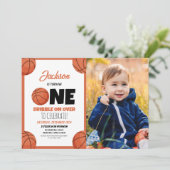 可愛いモダンバスケットボールスポーツ写真第1誕生日 招待状 (スタンド正面)