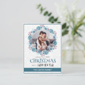 可愛いモダンミスタントブルーのクリスマスリース写真 シーズンポストカード (スタンド正面)