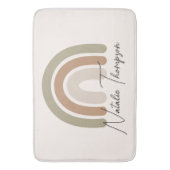 可愛いモノグラムのレインボーピンクの水色 バスマット (正面縦)