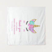 可愛いユニコーン4歳の誕生日感謝してい女の子を後ろに タペストリー (正面(横))