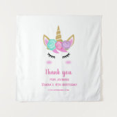 可愛いユニコーン4歳の誕生日感謝してい女の子を後ろに タペストリー (正面)