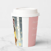 可愛いラクーンの女の子ピンク砂の色の冬の服 紙コップ (左)