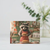 可愛いラクーンシェフレトロキッチンサービングパンケーキ シーズンポストカード (スタンド正面)