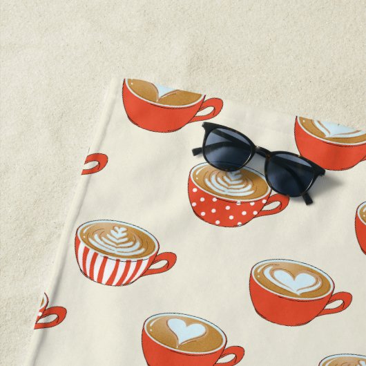 可愛いラテアートinレッドコーヒーマグスパターン ビーチタオル (インサイチュ)