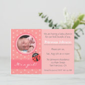 可愛いラディバグ水玉模様ベビーガールシャワー写真 招待状 (スタンド正面)