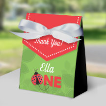 可愛いラディバグ1st誕生日パーティーの好意ボックス女の子