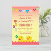 可愛いラバーダックツインガールズバースデーパーティー 招待状 (スタンド正面)