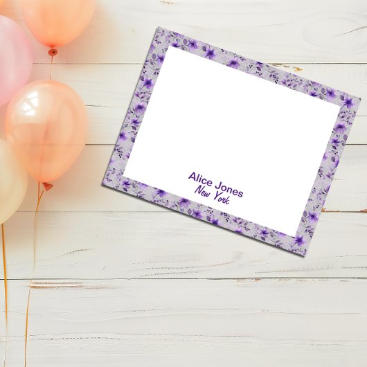 可愛いラベンダー柄の水色の花ライトグレー ノートパッド