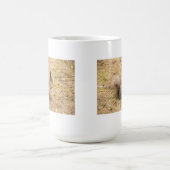 可愛いリス食べルのナッツの写真 コーヒーマグカップ (中央)