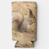 可愛いリス食べルのナッツの写真 スリム缶クーラー (正面)