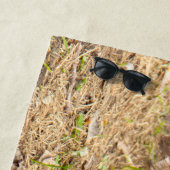 可愛いリス食べルのナッツの写真 ビーチタオル (インサイチュ)