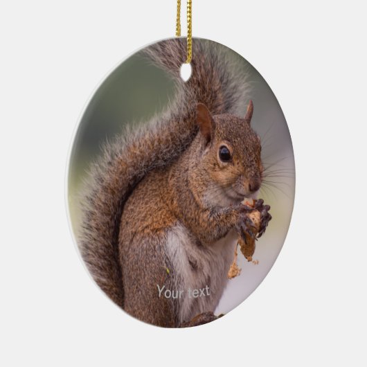 可愛いリス食べルの写真をパーソナライズ セラミックオーナメント (右)