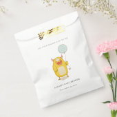 可愛いリトルアクアイエローモンスターベビーシャワー招待状 フェイバーバッグ (封をした状態)