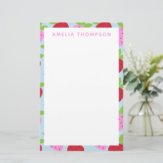 可愛いレトロいちごフルーツのパタパーソナライズされたーン 便箋 (スタンド正面)
