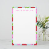 可愛いレトロいちごフルーツのパタパーソナライズされたーン 便箋 (スタンド正面)