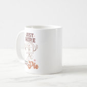 可愛いレトロインスパイア秋「Just Here For The Pie」 コーヒーマグカップ (正面左)