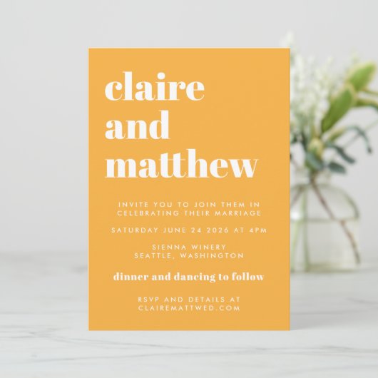 可愛いレトロGroovyジオメトリックはっきりしたイエロー結婚ズ 招待状 (スタンド正面)