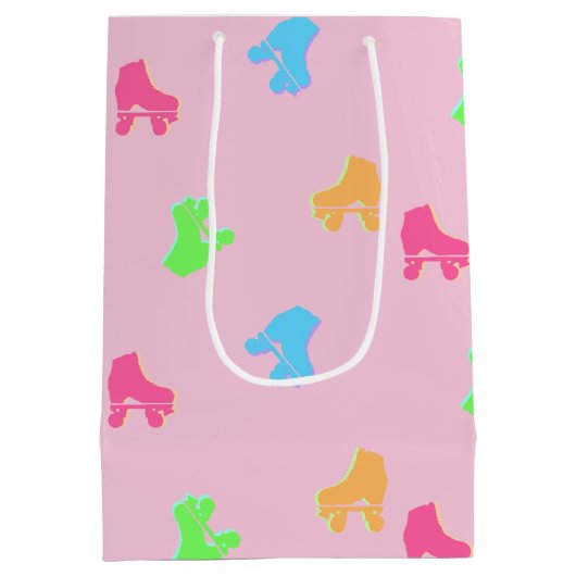 可愛いロカラフルーラースケートのダービーパターンピンク ミディアムペーパーバッグ (裏面)