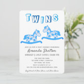 可愛いロッキングホース青い男の子双子ベビーシャワー 招待状 (スタンド正面)