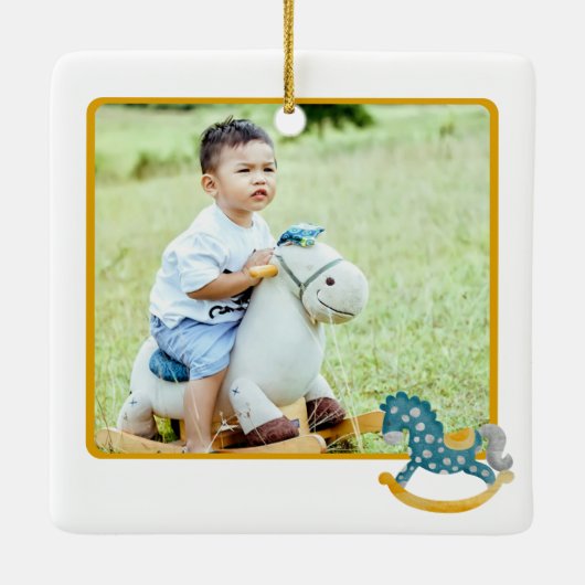 可愛いロッキングホース2写真クリスマス1回目のベビー セラミックオーナメント (裏面)