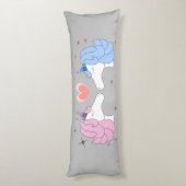 可愛いロマンチックなユニコーン童話ピンクブルーグレー ボディピロー (裏面 (縦))