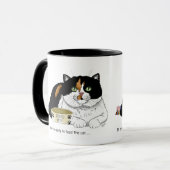 可愛い三毛猫に餌をあげて ピンク マグカップ (正面左)