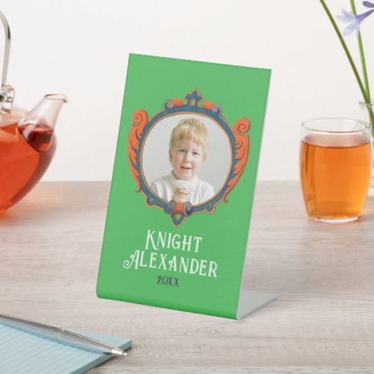 可愛い中世の紋章コート・オブ・アームズ・ナイト写真 台座サイン (インサイチュ)