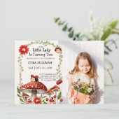 可愛い写真の私たちの小さなラディバグガール誕生日 招待状 (スタンド正面)