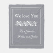 可愛い可愛いグレーパーソナライズされた「We Love You NANA」 フリースブランケット (正面)