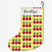 可愛い大根がトリオの漫画野菜を歌う スモールクリスマスストッキング (裏面)