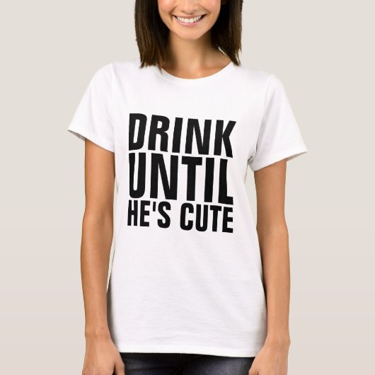 可愛い女性のTシャツまでおもしろい飲む Tシャツ (正面)