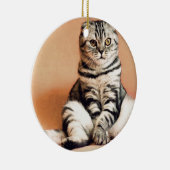 可愛い子猫が手足を伸ばした セラミックオーナメント (右)