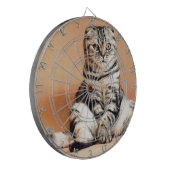 可愛い子猫が手足を伸ばした ダーツボード (正面左)