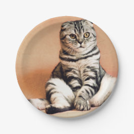 可愛い子猫が手足を伸ばした ペーパープレート