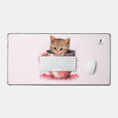 可愛い子猫とティーカップハートモノグラム デスクマット (キーボード&マウス)