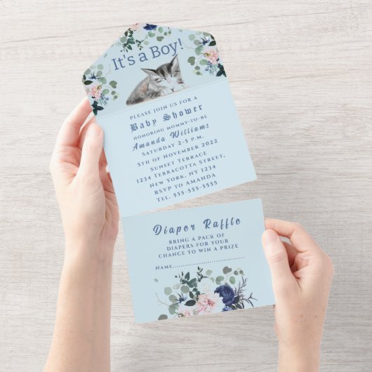 可愛い子猫の花ブルー男の子のシャワー オールインワン招待状 (貼ってはがせる)