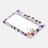 可愛い子猫を手に紫色の10" x 6" ポストイット (アングル)