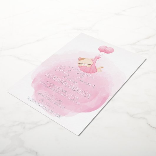 可愛い子猫ピンクの水色の女の子シャワー 箔招待状 (回転した状態)