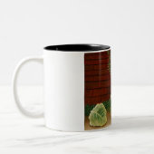 可愛い小さなウサギ(ペット動物) (アンリ・ルソー) ツートーンマグカップ (左)