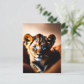 可愛い小さなライオンの可愛い青い目 ポストカード (スタンド正面)