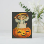 可愛い小さな女の子笑顔ジャックオランタンパンプキン ポストカード (スタンド正面)